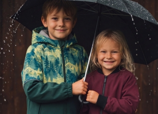 Na jaką temperaturę i pogodę wybrać softshell dla dziecka? Praktyczny przewodnik